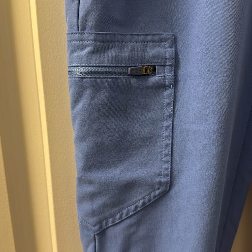 Figs scrub bottoms, 4 of them in total - Picture 6 of 10